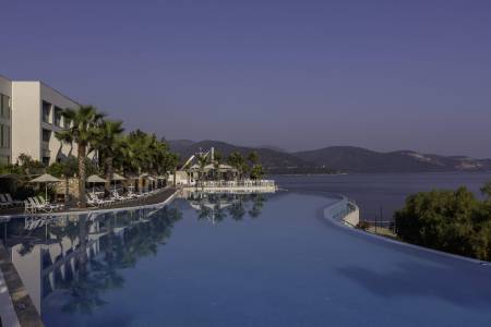 BLUE DREAMS RESORT Pools & Beach